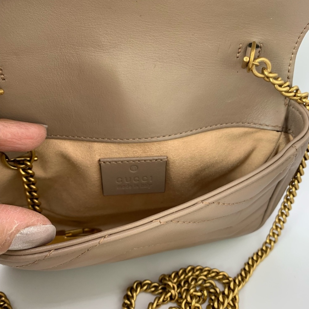 Authentic Gucci GG Marmont super mini matelassé-leather cross-body bag - Picture 5 of 9